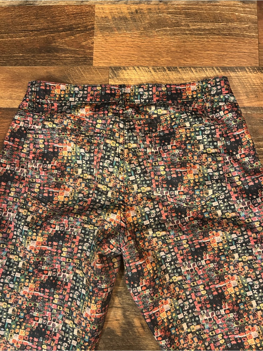 Tru Luxe floral geometric pattern flare pants - Picture 5 of 6